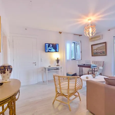 Jerry Afro בית כפרי Kanálion